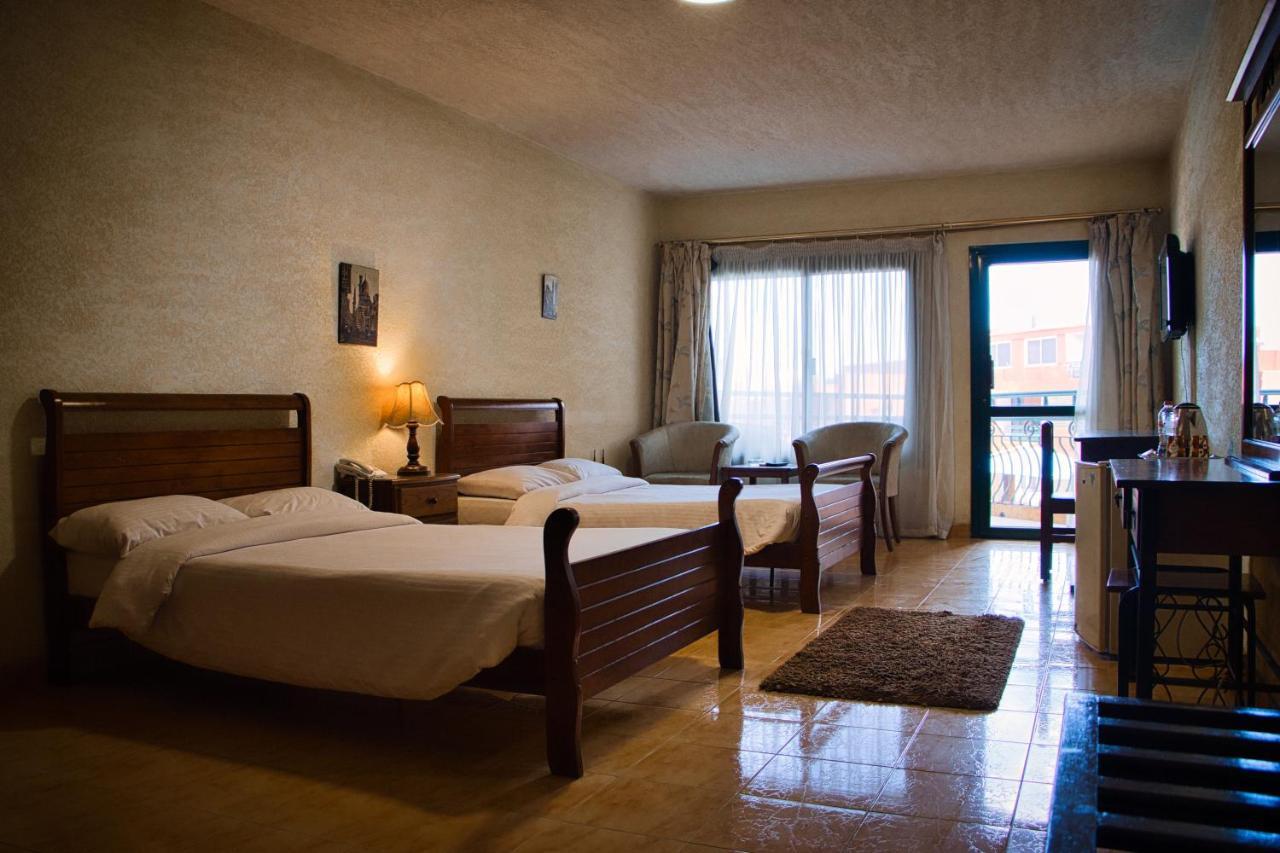Adham Compound Hotel 킹 마리우트 외부 사진
