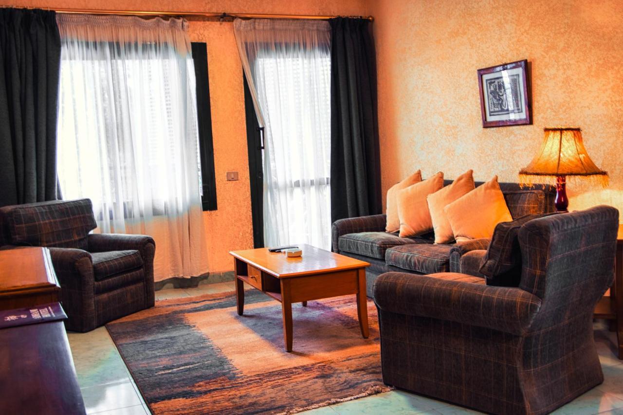 Adham Compound Hotel 킹 마리우트 외부 사진