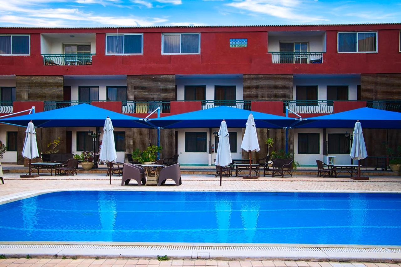 Adham Compound Hotel 킹 마리우트 외부 사진