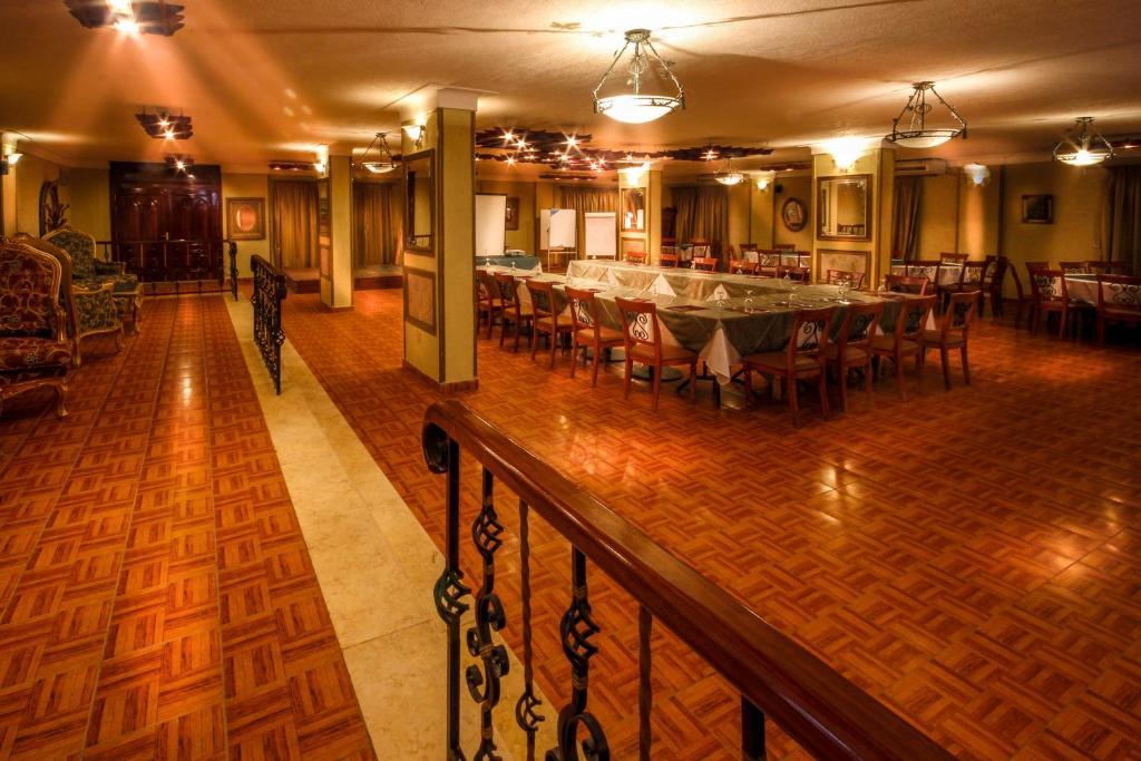 Adham Compound Hotel 킹 마리우트 외부 사진